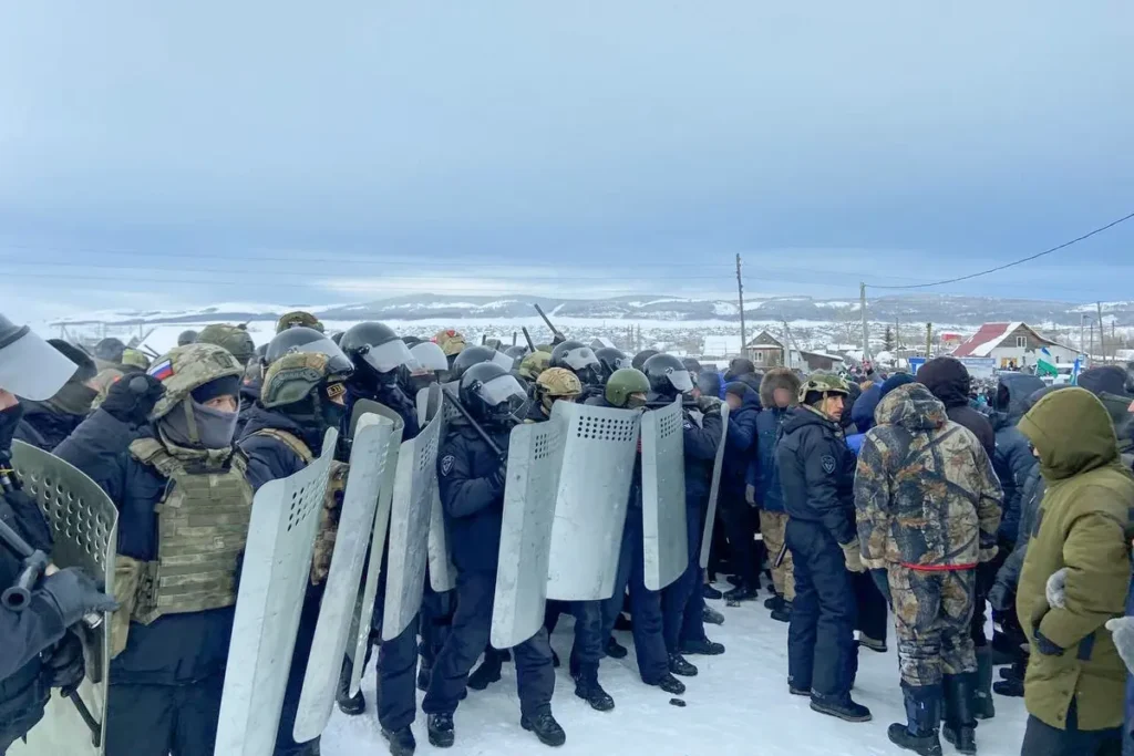 Протесты в день оглашения обвинительного приговора Фаилю Алсынову в Баймакском районном суде 17 января, Башкортостан. Фото: специальный корреспондент «Верстки».