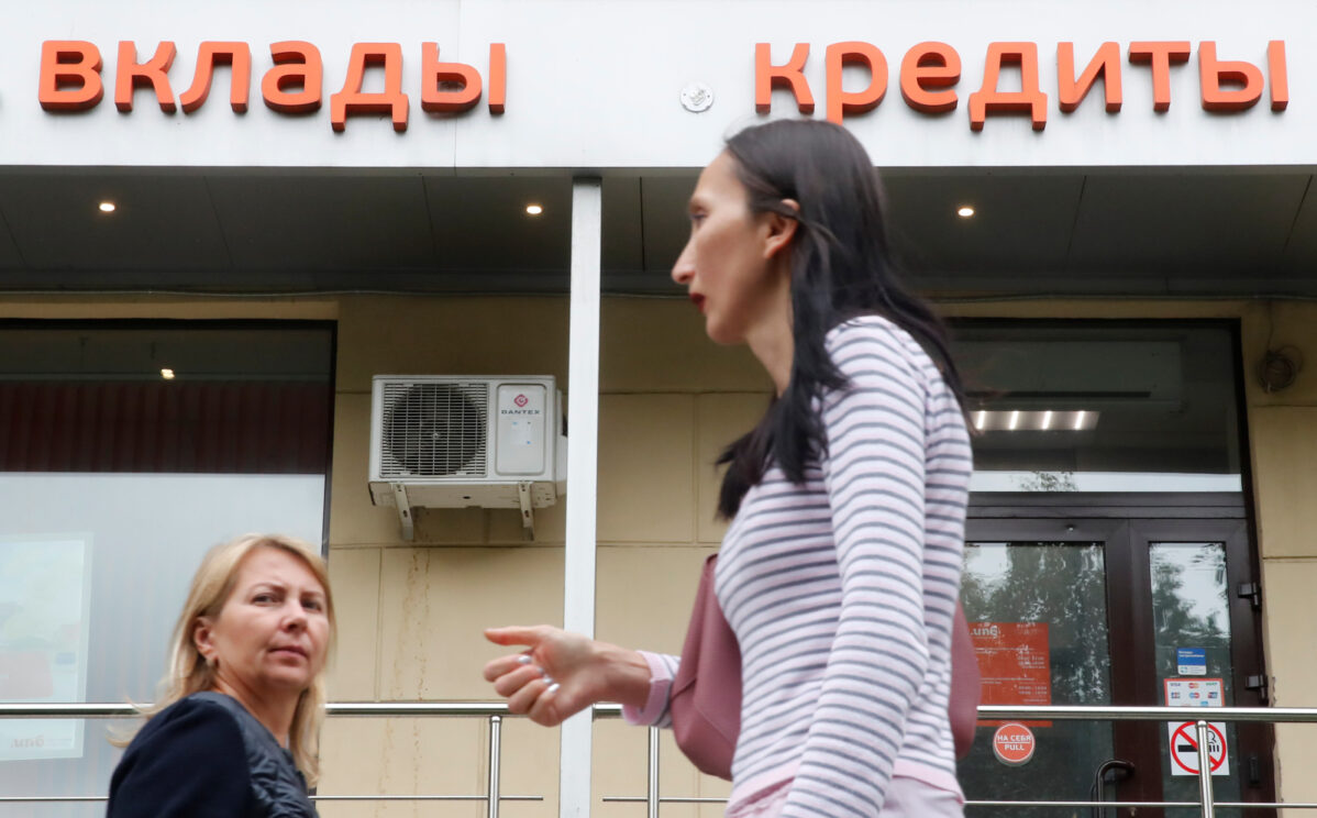 Власти обещают участникам вторжения в Украину списание кредитов. Как работает эта система?