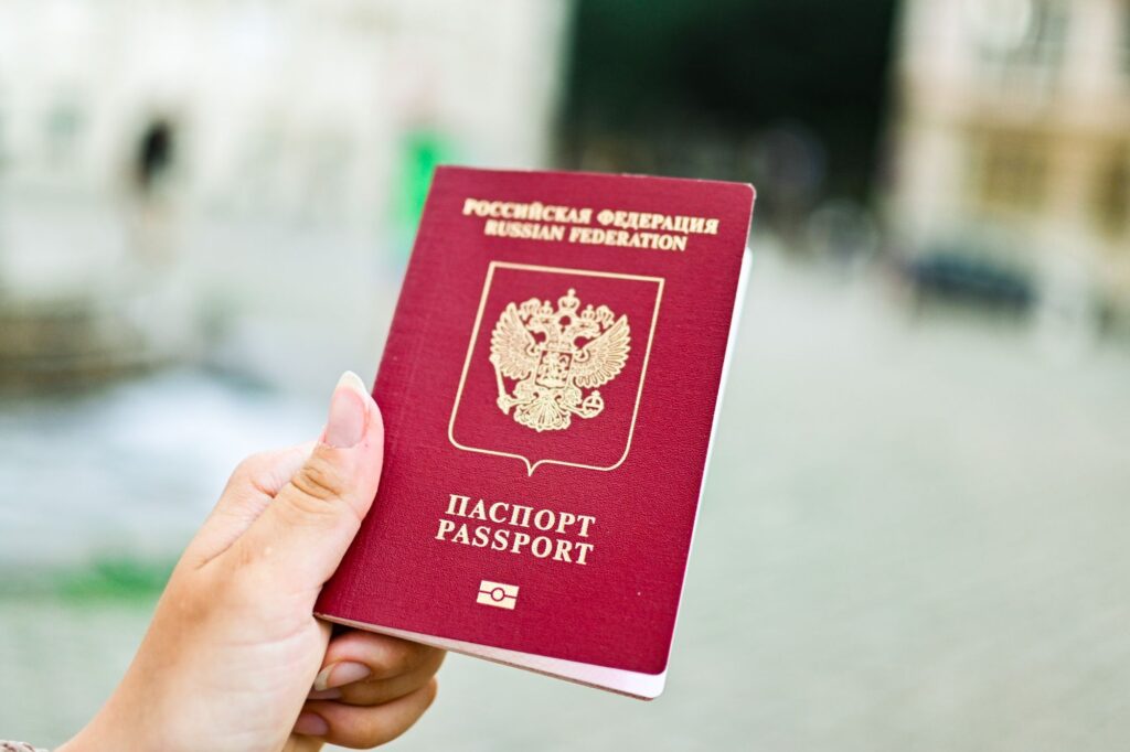 Евросоюз может прекратить выдачу мультивиз россиянам за исключением гуманитарных случаев