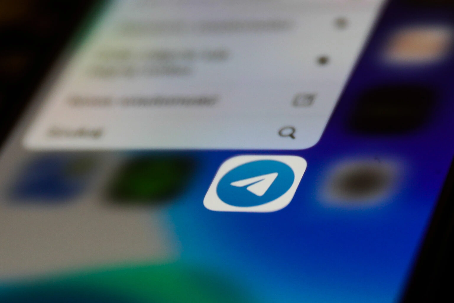 Российские власти заявили о поэтапном ограничении работы Telegram