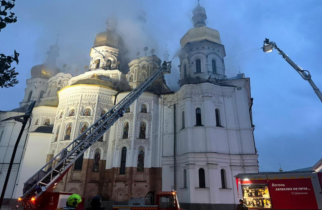 В Киеве после массированной российской атаки повреждены Киево-Печерская лавра, киностудия имени Довженко и музейный комплекс «Художественный арсенал»