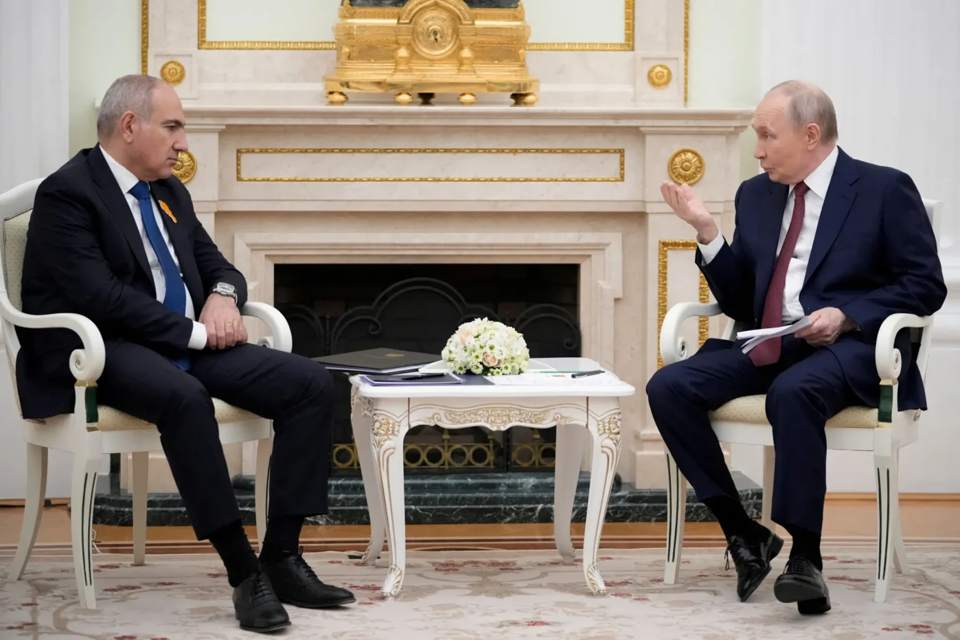 Владимир Путин на встрече с премьер-министром Армении Николом Пашиняном